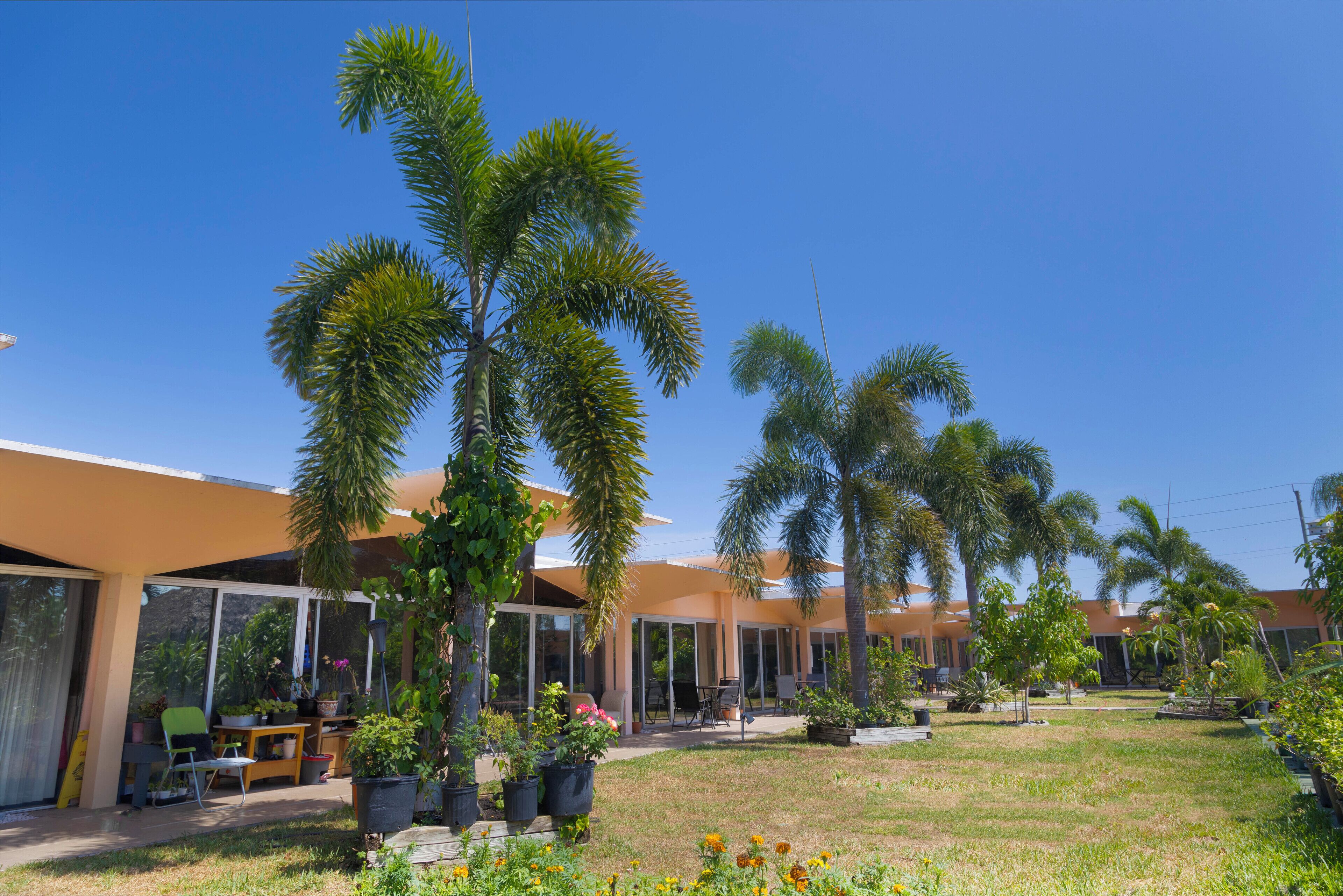 المنشأة من الخارج