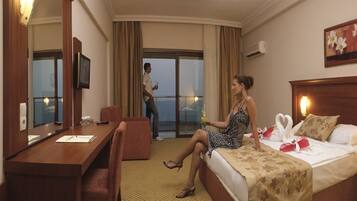 Family Room, Connecting Rooms | Free minibar items, desk, free cots/infant beds
