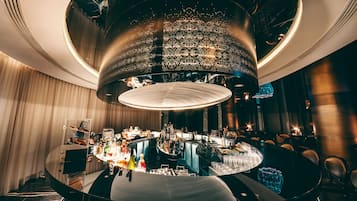 3 Restaurants; Mittagessen und Abendessen werden serviert