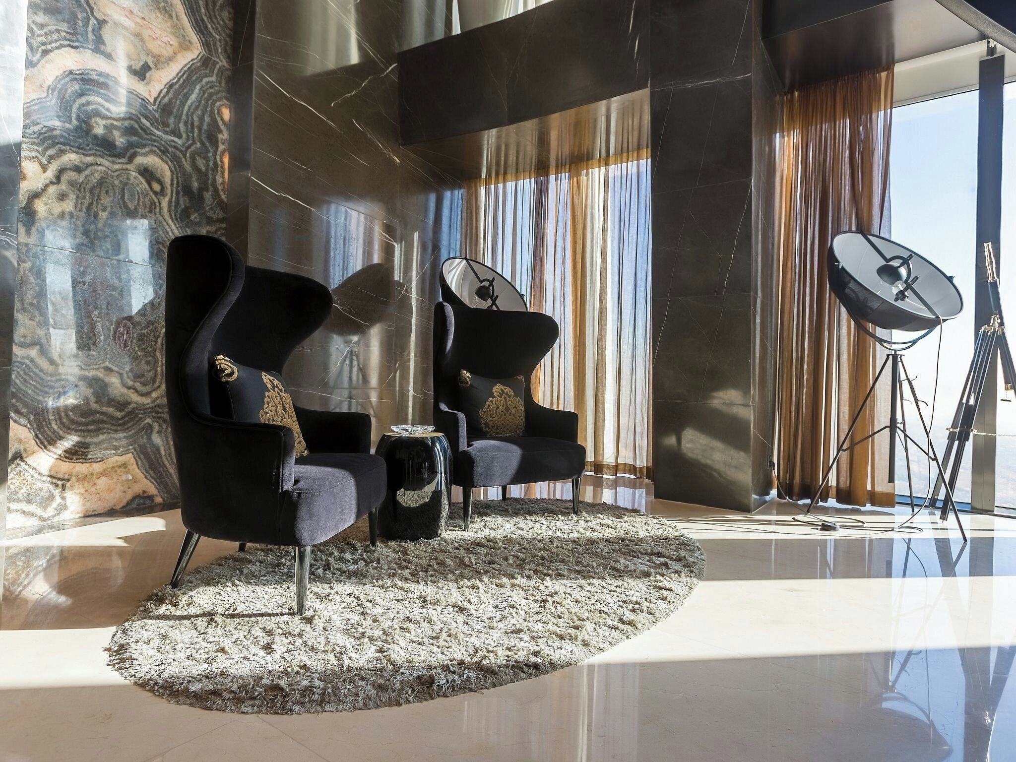 Royal Suite | Down comforters, in-room safe, desk, laptop workspace