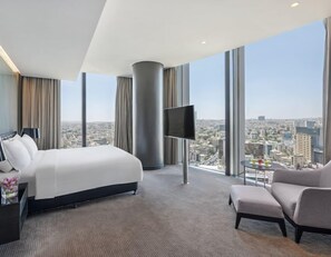 Chambre, 1 très grand lit, vue ville, en angle (High Floor)