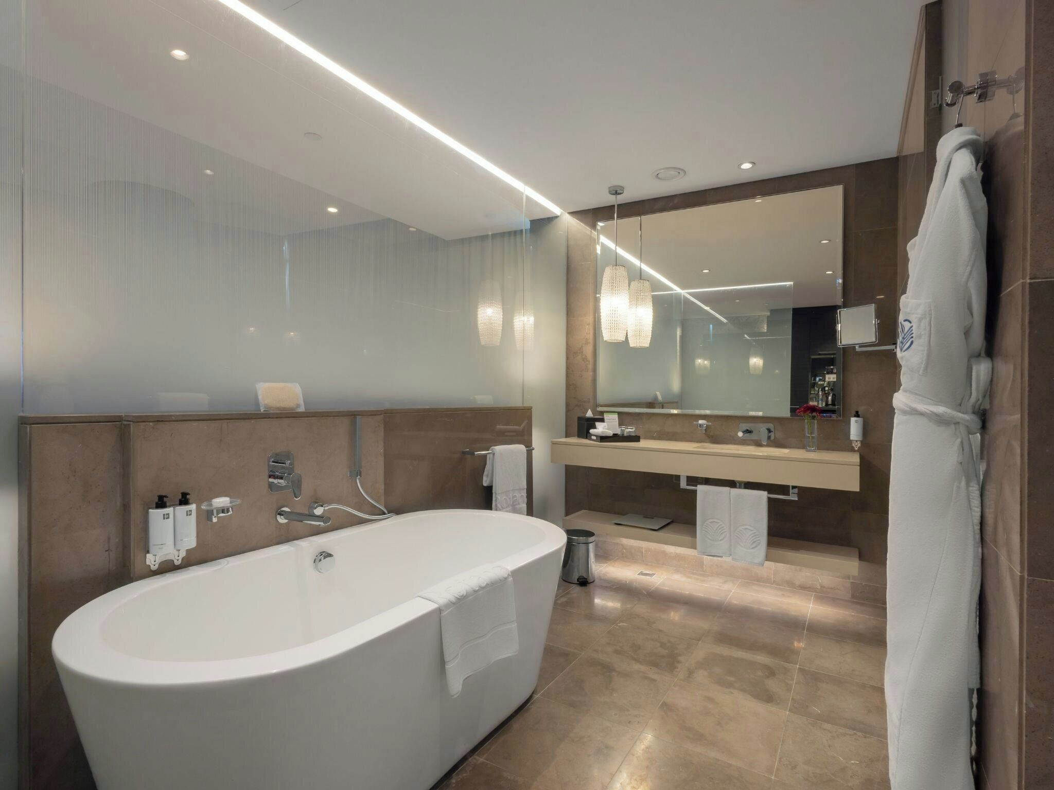 Room, 2 Twin Beds, Club Lounge Access, City View | Down comforters, in-room safe, desk, laptop workspace
