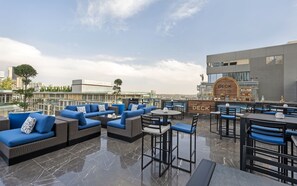 6 restaurants, spécialités Cuisine internationale