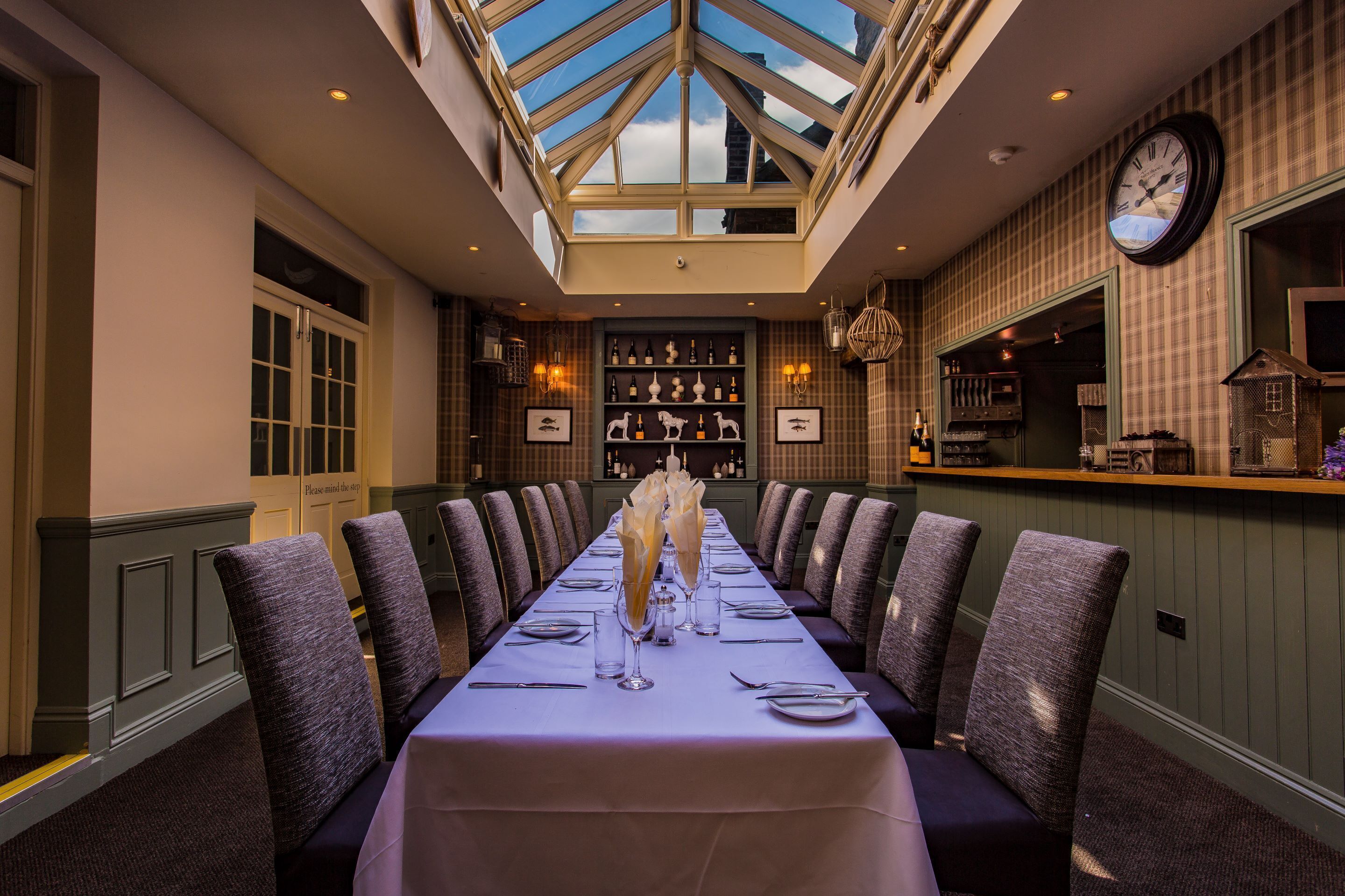 2 restaurants, lunch, dinner served; local cuisine 