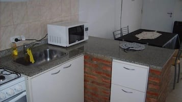 Standard Apartment, 1 Bedroom | Private kitchenette | Fridge, microwave, stovetop, cookware/dishes/utensils