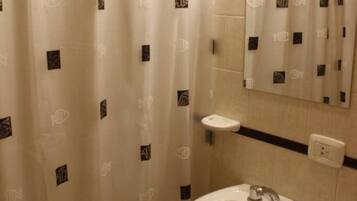 Standard Apartment, 1 Bedroom | Bathroom | Combined shower/bathtub, towels