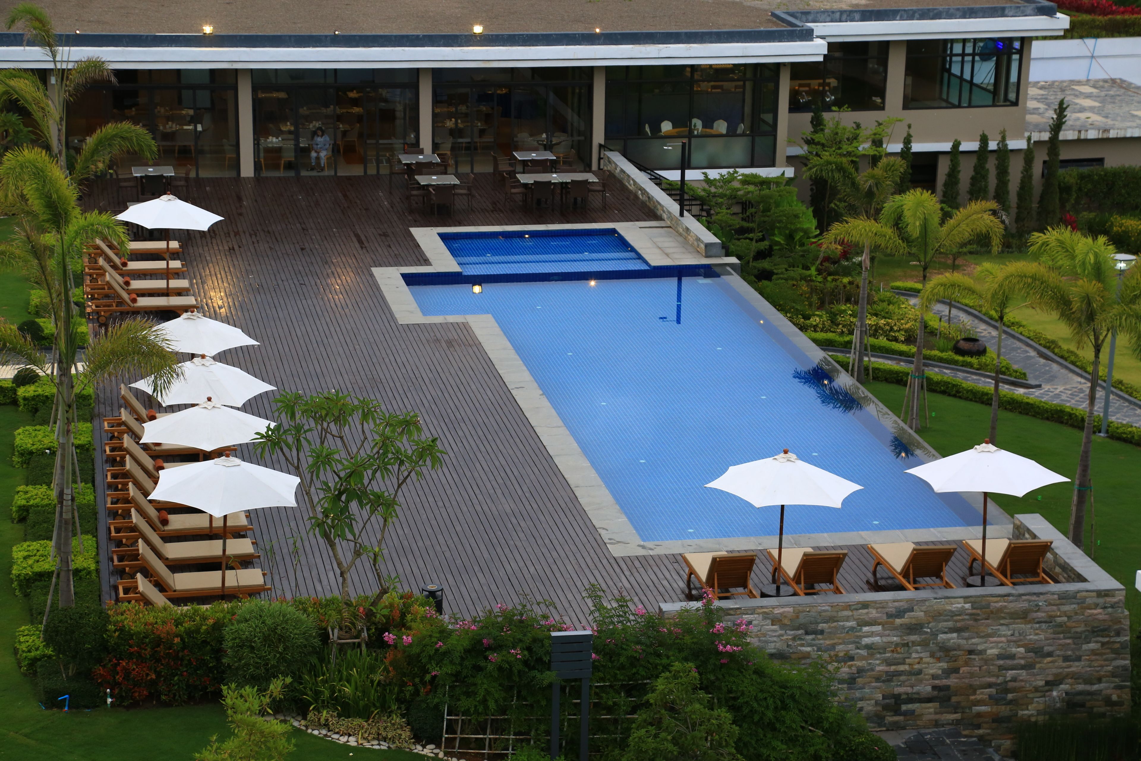 Outdoor pool, pool umbrellas, sun loungers