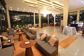 Lobby sitting area - Hotel SS Aung Ban (Kalaw)