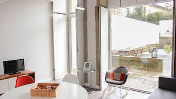 Loft With Garden | Quartos à prova de som, ferros/tábuas de passar roupa, Wi-Fi de cortesia