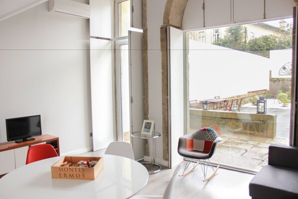 Loft With Garden | Soundproofing, iron/ironing board, free WiFi - Oporto Trendy Apartments (Porto)
