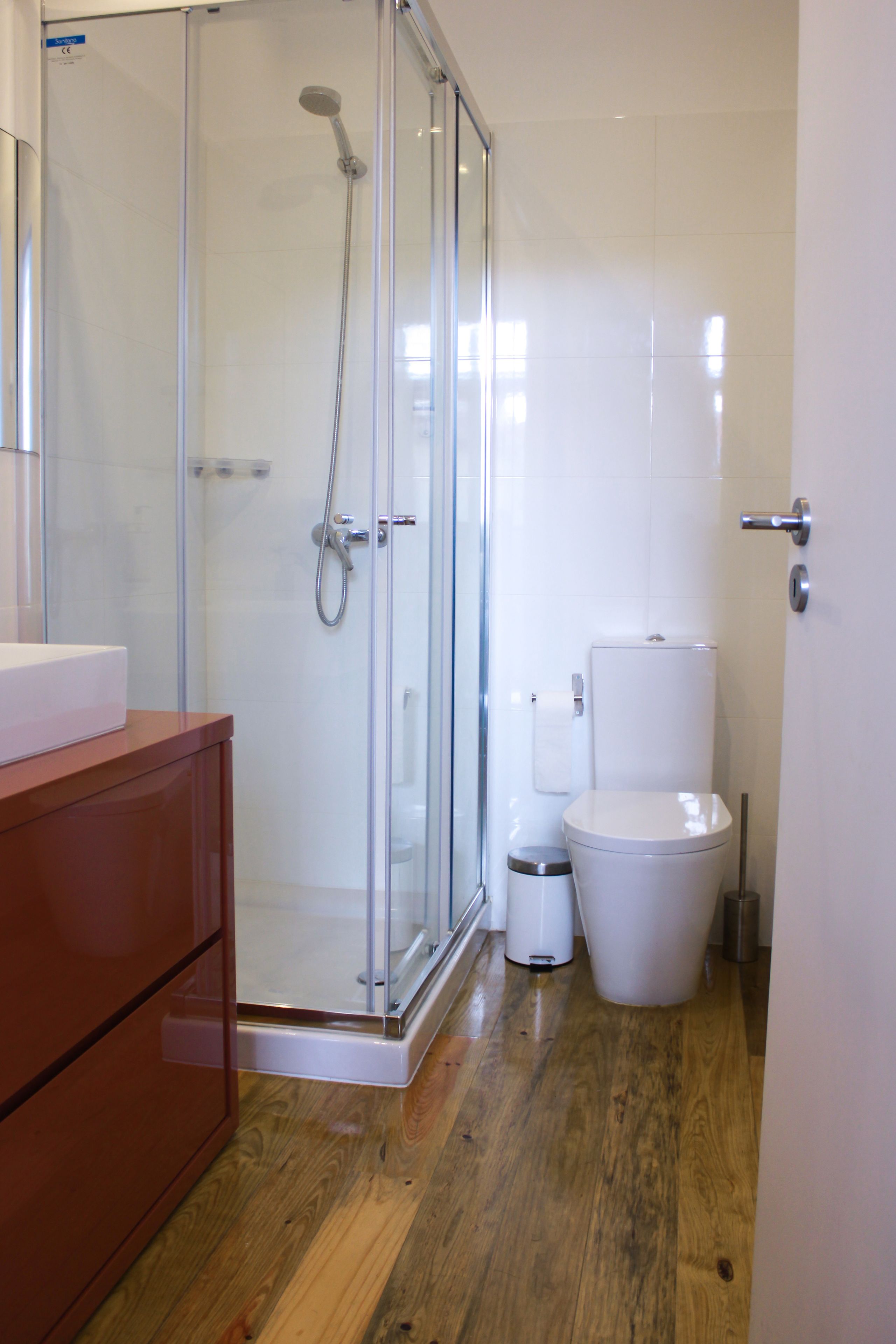 studio apartment with balcony & garden view | bathroom | shower, free toiletries, hair dryer, towels