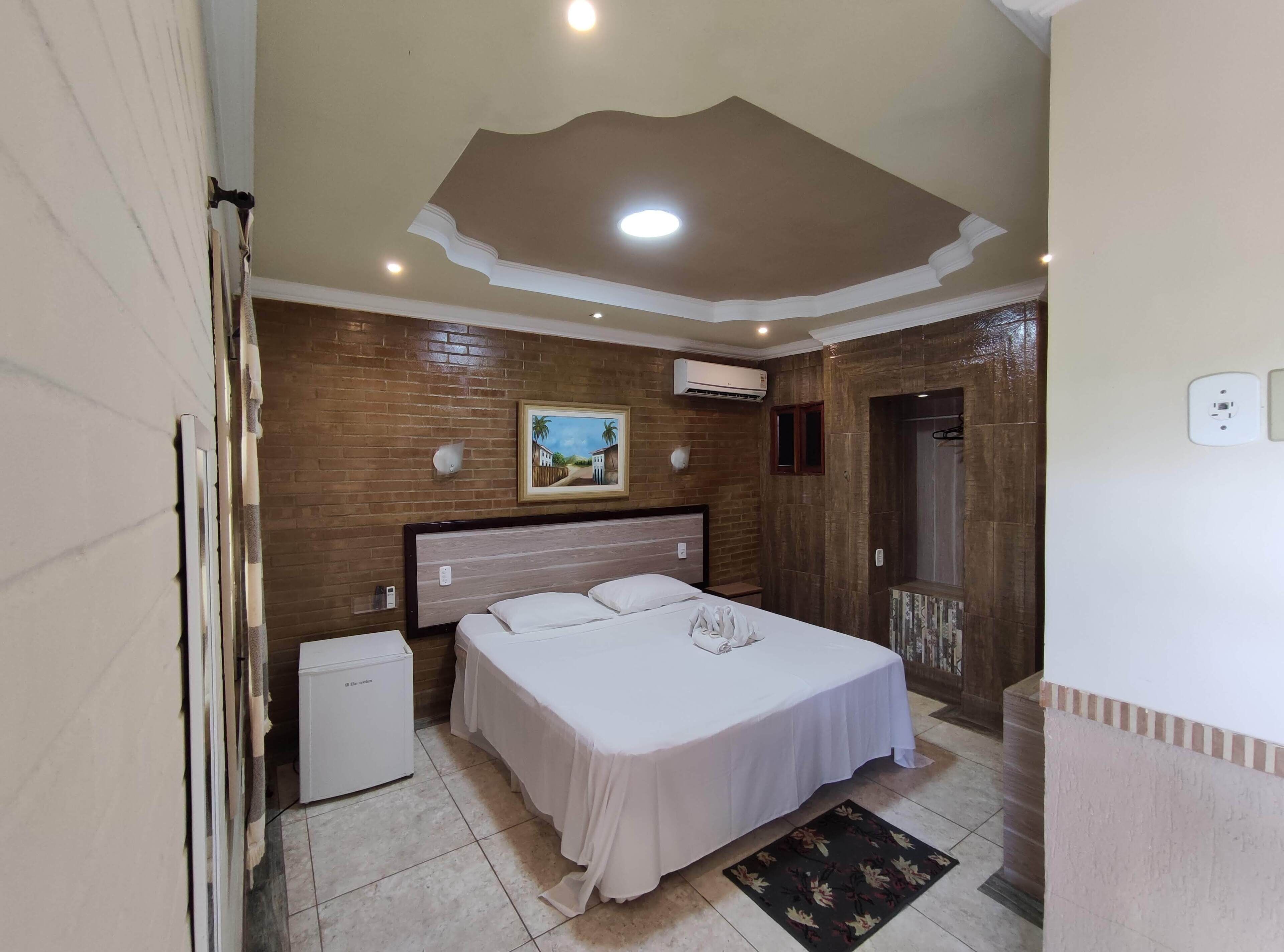 Minibar, free WiFi, bed sheets