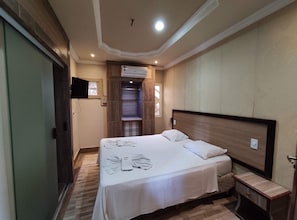 Family Suite | Minibar, free WiFi, bed sheets