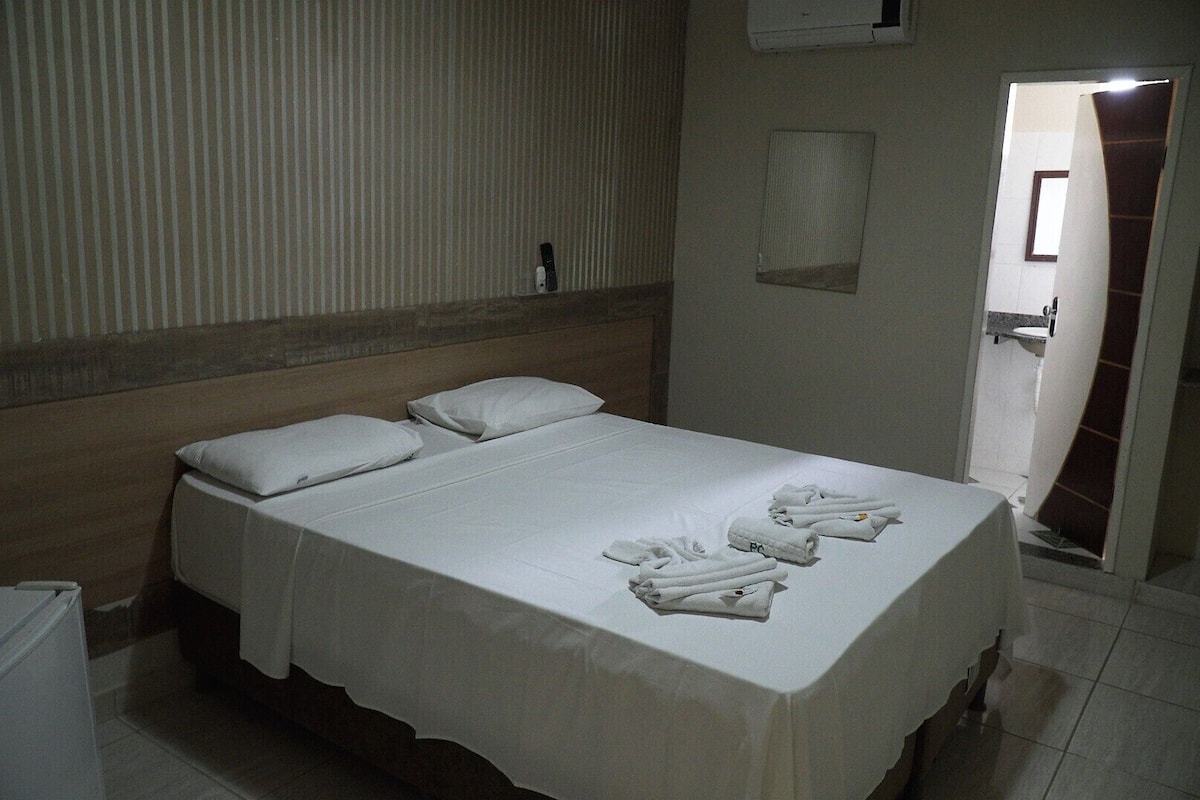 Habitación económica doble | Minibar, wifi gratis, ropa de cama