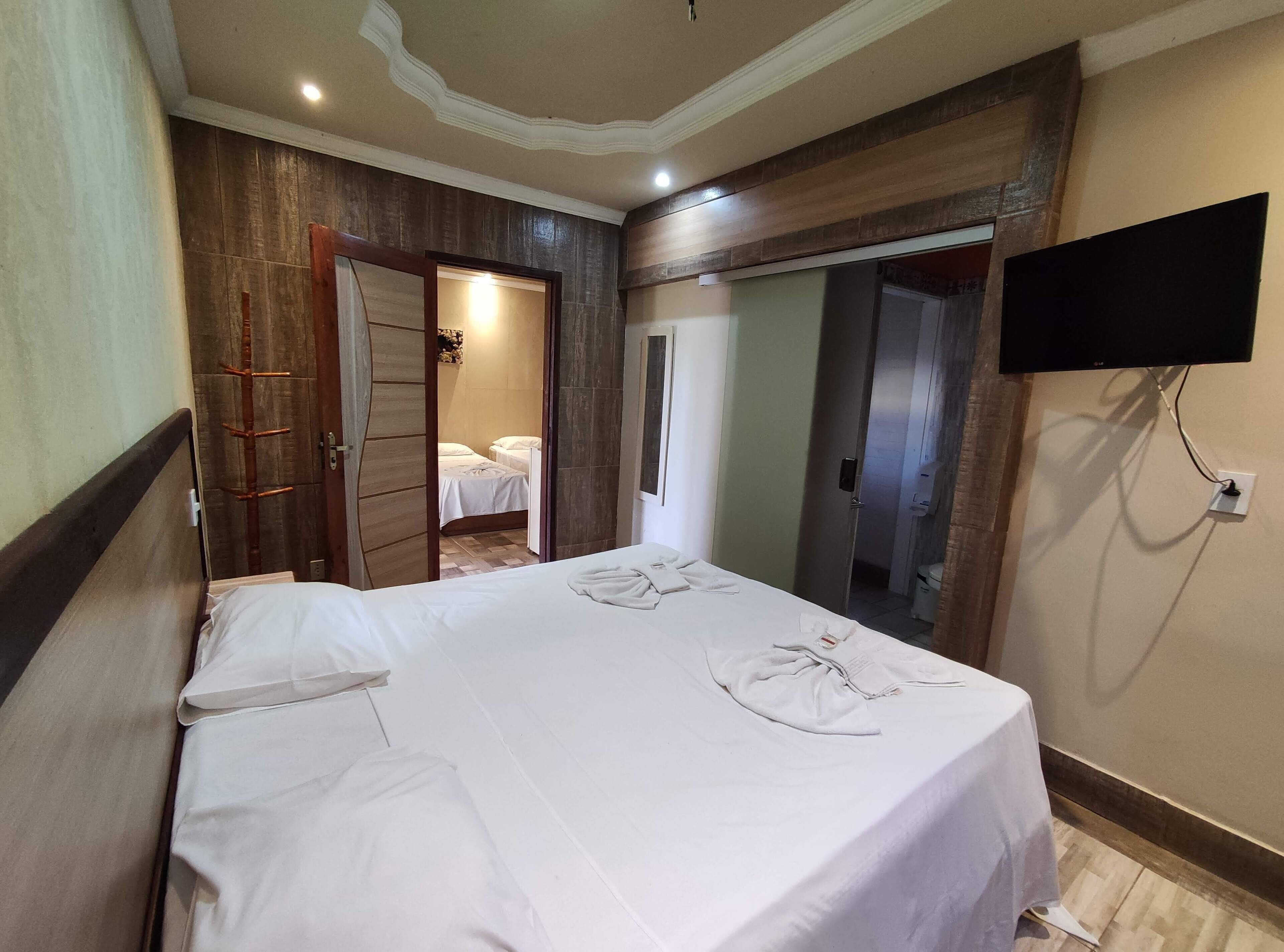 Minibar, free WiFi, bed sheets