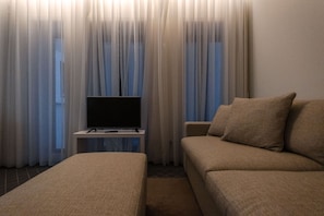 Apartment, 1 Bedroom | Living area