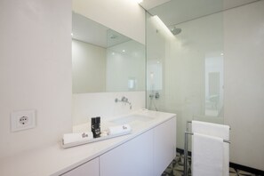 Apartment, 1 Bedroom (Duplex) | Bathroom - Domum (Porto)