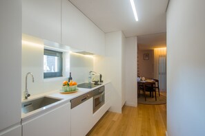 Apartment, 1 Bedroom (Duplex) | Private kitchen | Fridge, microwave, oven, stovetop - Domum (Porto)