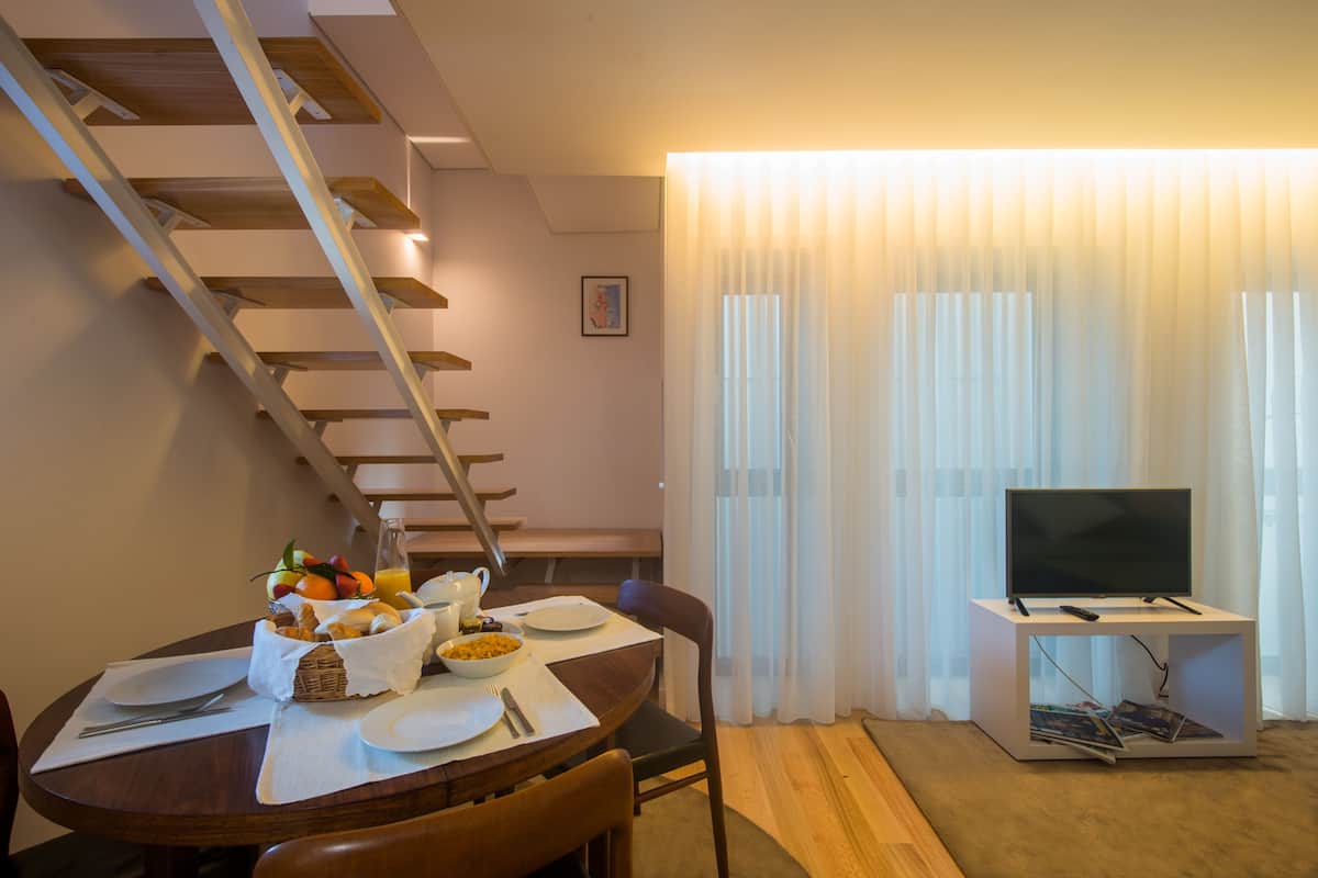 Apartment, 1 Bedroom (Duplex) | In-room dining