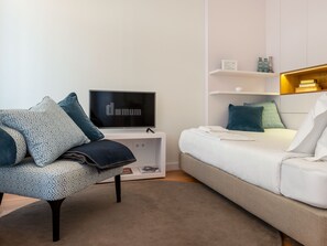 Ropa de cama de alta calidad, minibar y decoración personalizada 