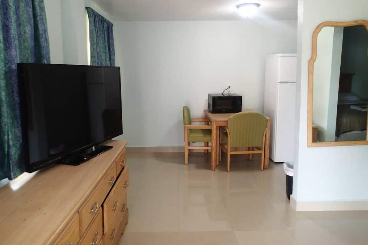 Deluxe Double Room, 2 Double Beds | Desk, blackout drapes, soundproofing, free WiFi