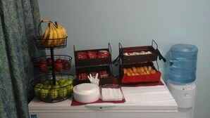 A buffet table with various food items including fruits, vegetables, and bread. - Be Inn Punta Gorda (Punta Gorda)