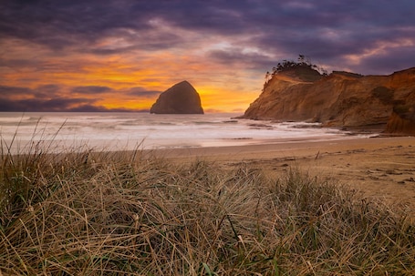 Point of interest. Surf & Sand Inn