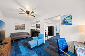 Comfort Suite | Premium bedding, desk, laptop workspace, blackout drapes - Surf & Sand Inn (Pacific City)