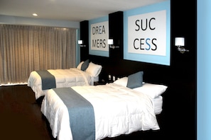 Studio Suite | Living area | Flat-screen TV - Lo Mas Inn (Huixquilucan)