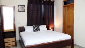 Desk, iron/ironing board (on request) - Angels Heights Hotel (Tema)