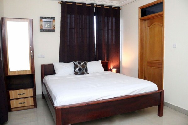 Desk, iron/ironing board, free wired Internet