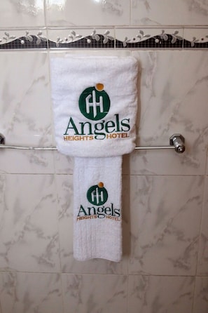 Bathroom - Angels Heights Hotel (Tema)