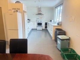 Dortoir Partagé, dortoir mixte | Cuisine partagée