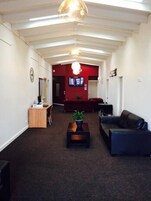 Coin salon dans le hall