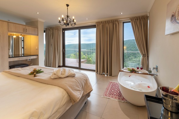 Keurkloof 7 | Premium bedding, memory foam beds, in-room safe, individually decorated