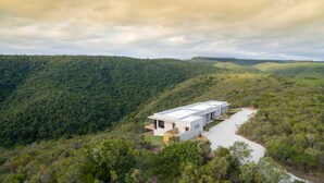 A modern, two-story cabin with a flat roof, surrounded by dense forest. - Alkantmooi Nature Reserve Keurkloof Units (Plettenberg Bay)