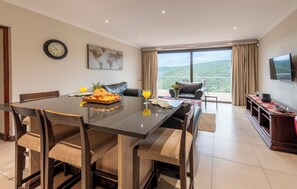 Deluxe Apartment, 2 Bedrooms | Private kitchen