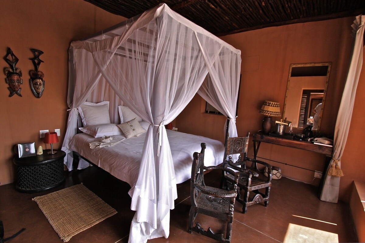 In-room safe, bed sheets