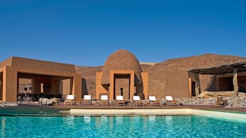 AuĂenpool, LiegestĂŒhle