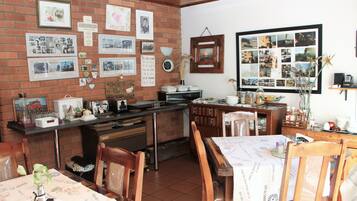 Tägliches englisches Frühstück (70 ZAR pro Person)