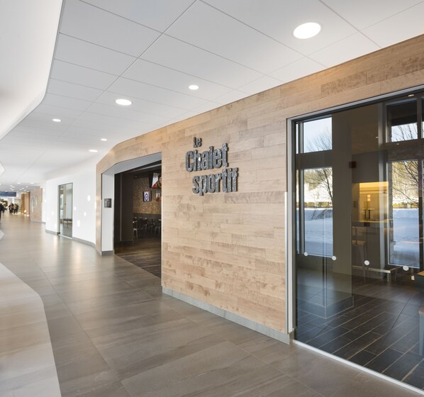 2 bar/ruang istirahat 