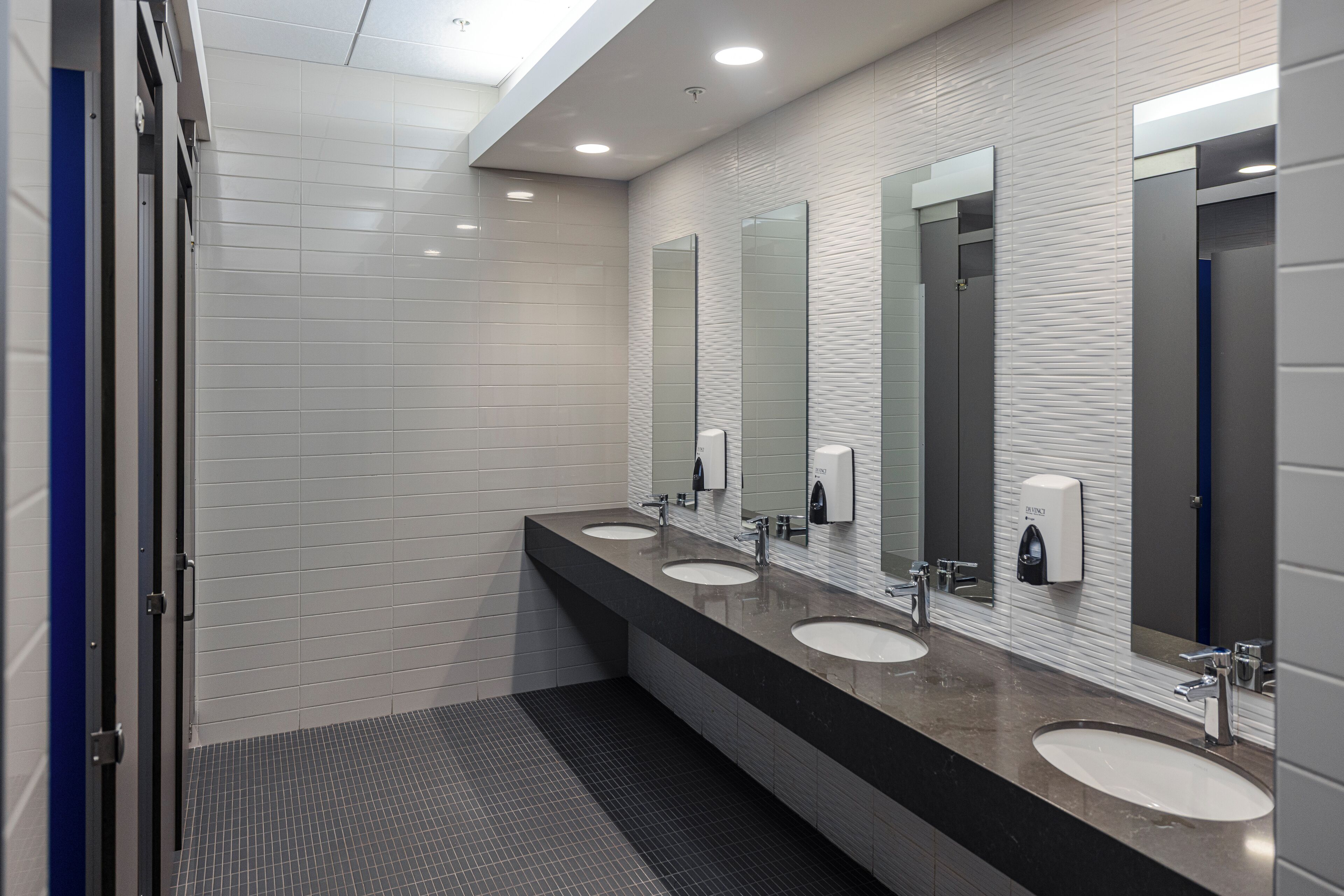 Private Dorm, 12 single beds, Shared Bathroom | Bathroom | Towels