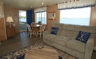 Suite, 1 cama de matrimonio, cocina básica, vistas al lago | Wifi gratis y ropa de cama