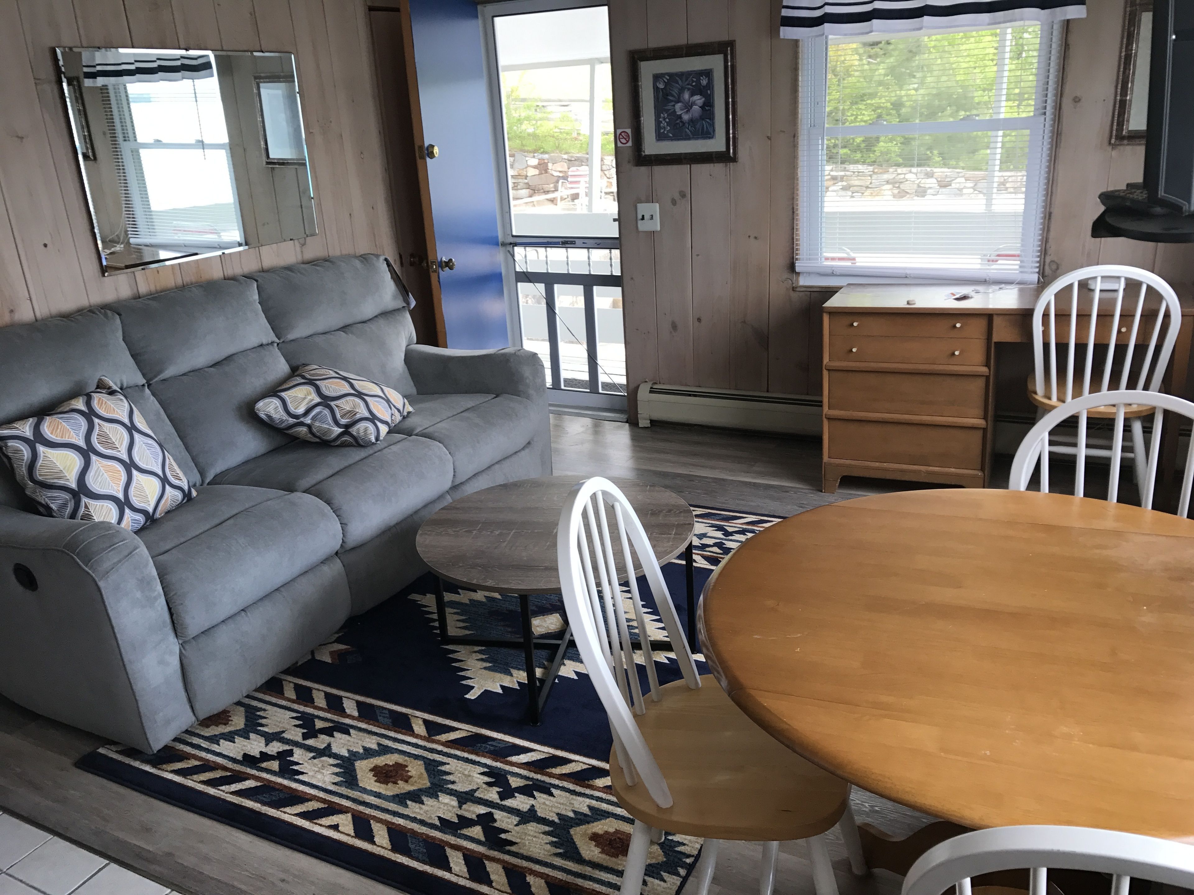 suite, 1 queen bed, kitchenette, lake view | in-room dining