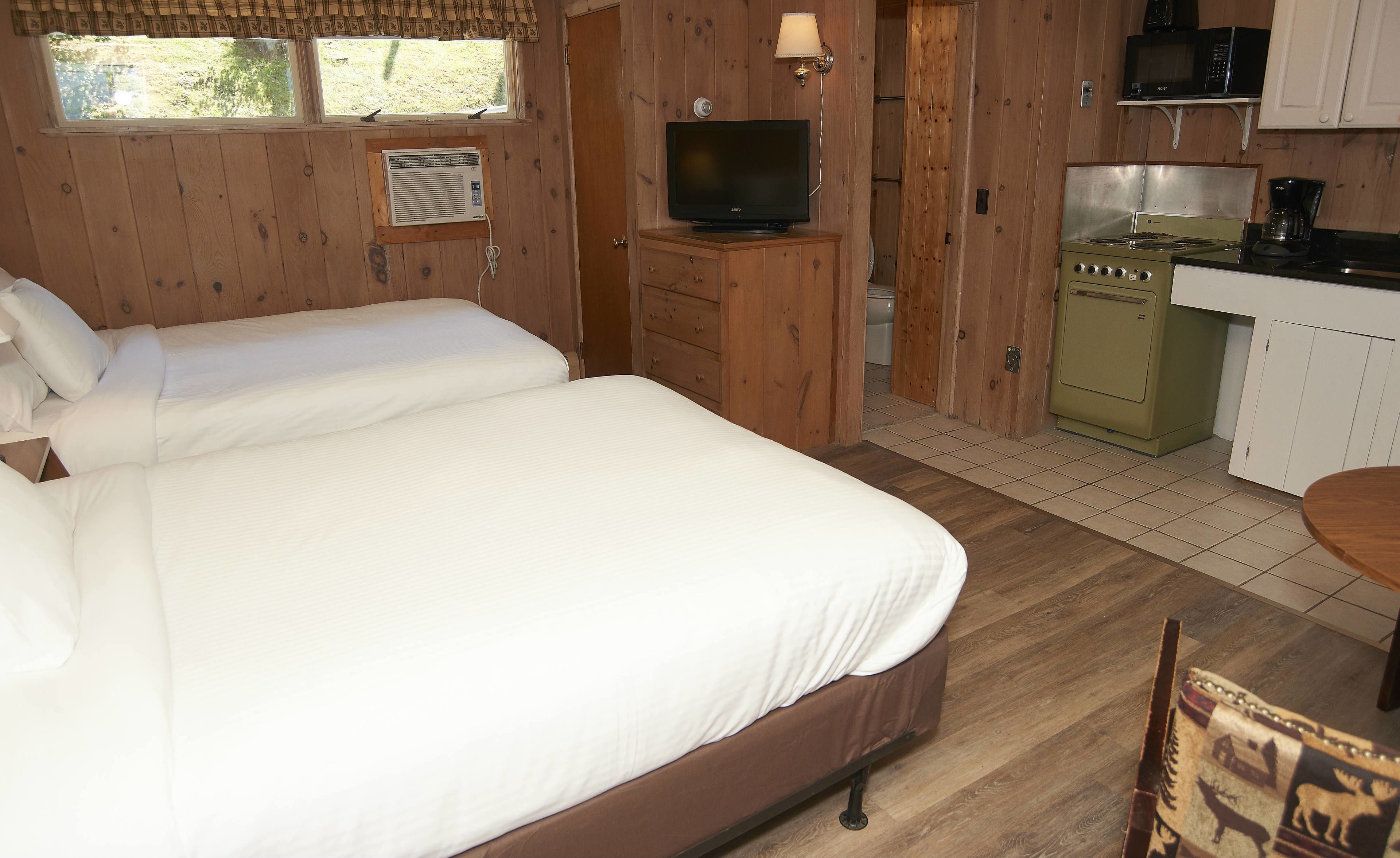 cabin, 2 double beds, kitchenette, lake view | free wifi, bed sheets