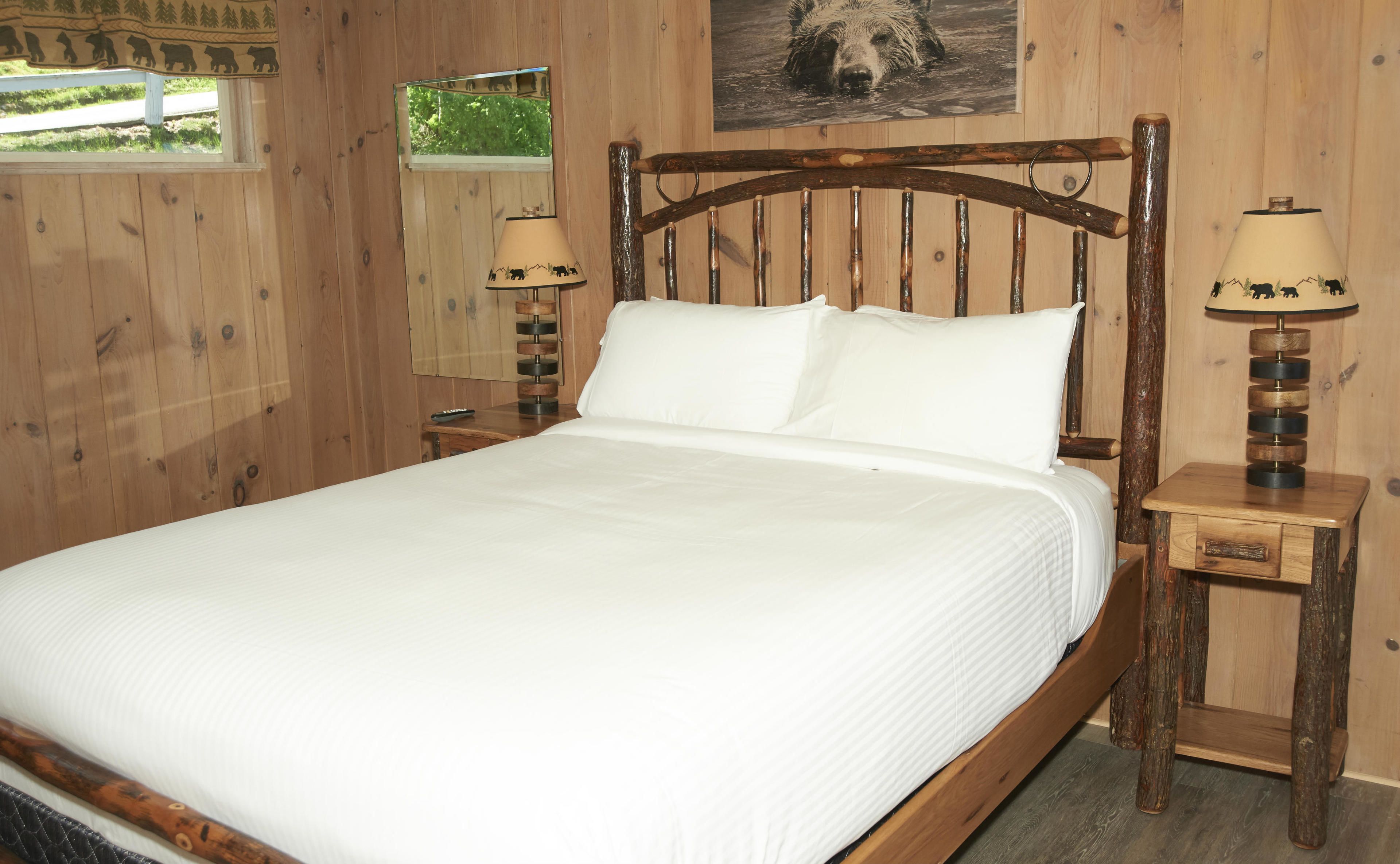 cabin, 1 queen bed, kitchenette, lake view | free wifi, bed sheets