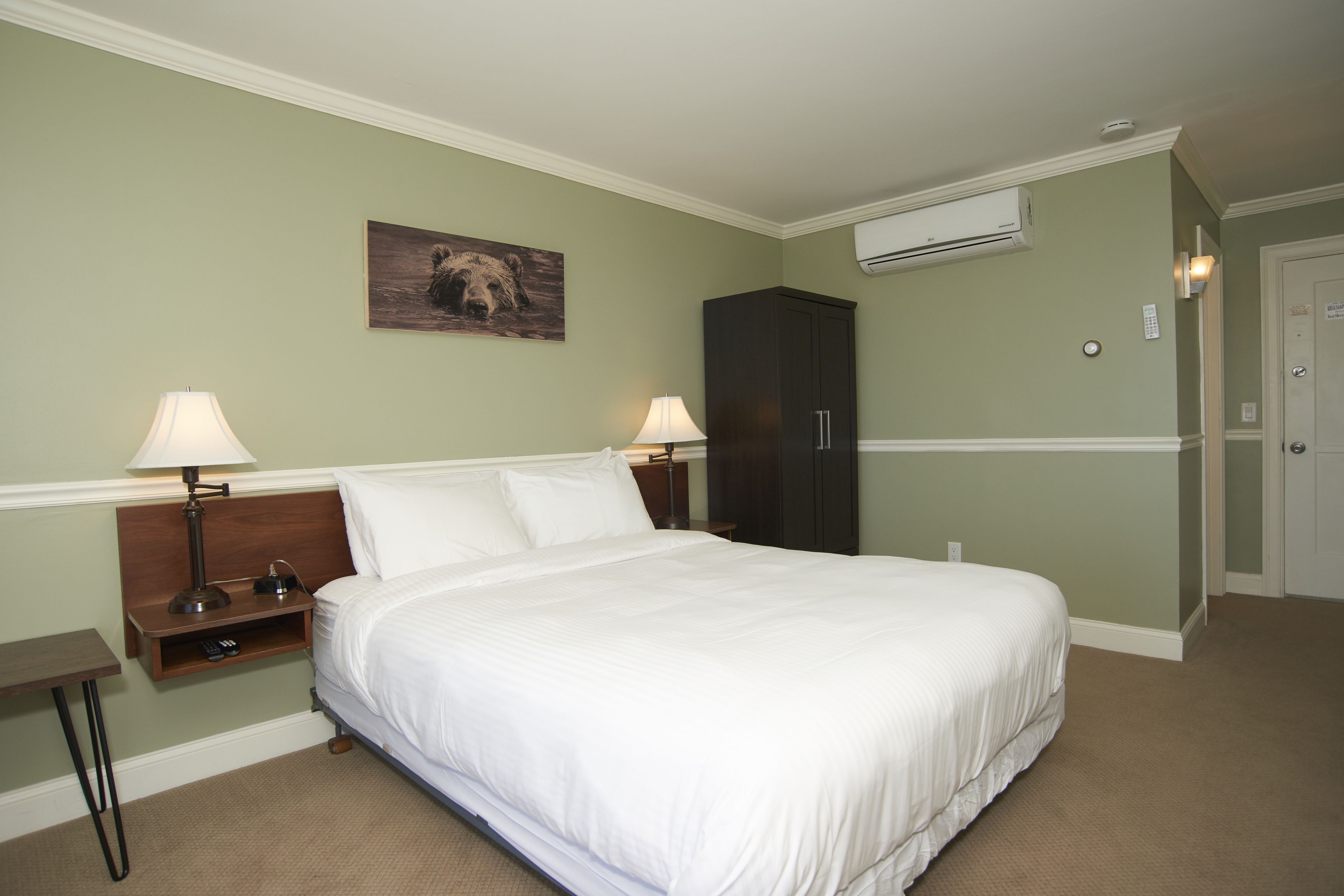 single room, 1 queen bed, balcony | free wifi, bed sheets