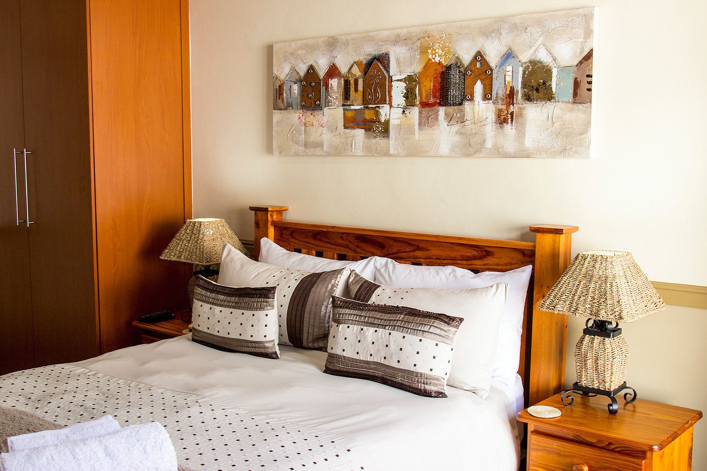 Desk, free WiFi, bed sheets