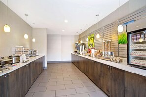 Petit déjeuner complet compris tous les jours