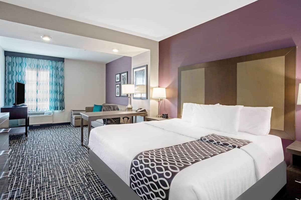 Executive studio suite, 1 kingsize bed, niet-roken | Pillowtop-bedden, een bureau, een strijkplank/strijkijzer